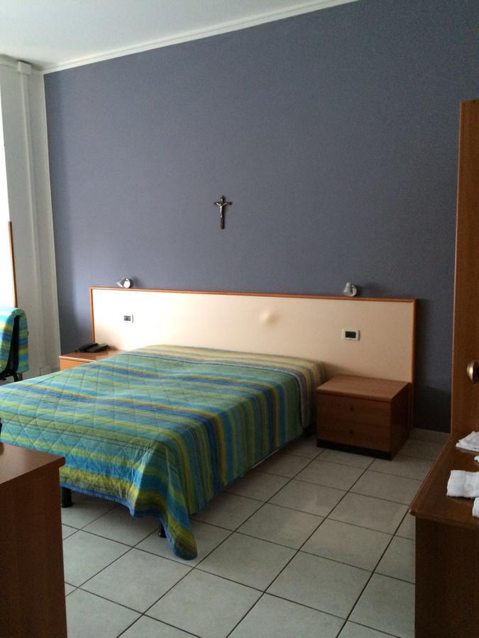 Lo Scoglio Hotel Castelnuovo del Garda Buitenkant foto