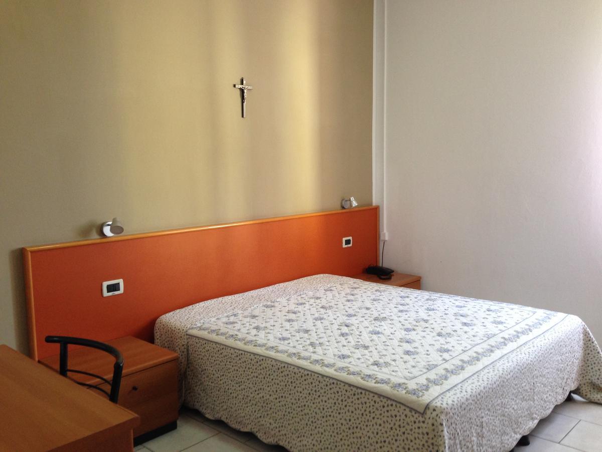 Lo Scoglio Hotel Castelnuovo del Garda Buitenkant foto