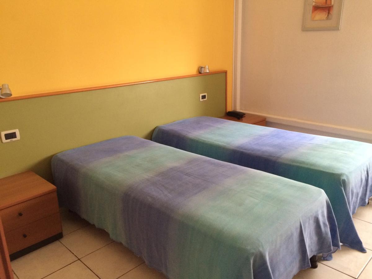 Lo Scoglio Hotel Castelnuovo del Garda Buitenkant foto