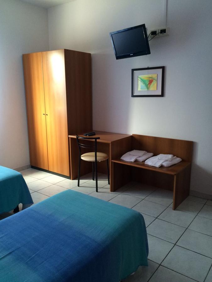 Lo Scoglio Hotel Castelnuovo del Garda Buitenkant foto