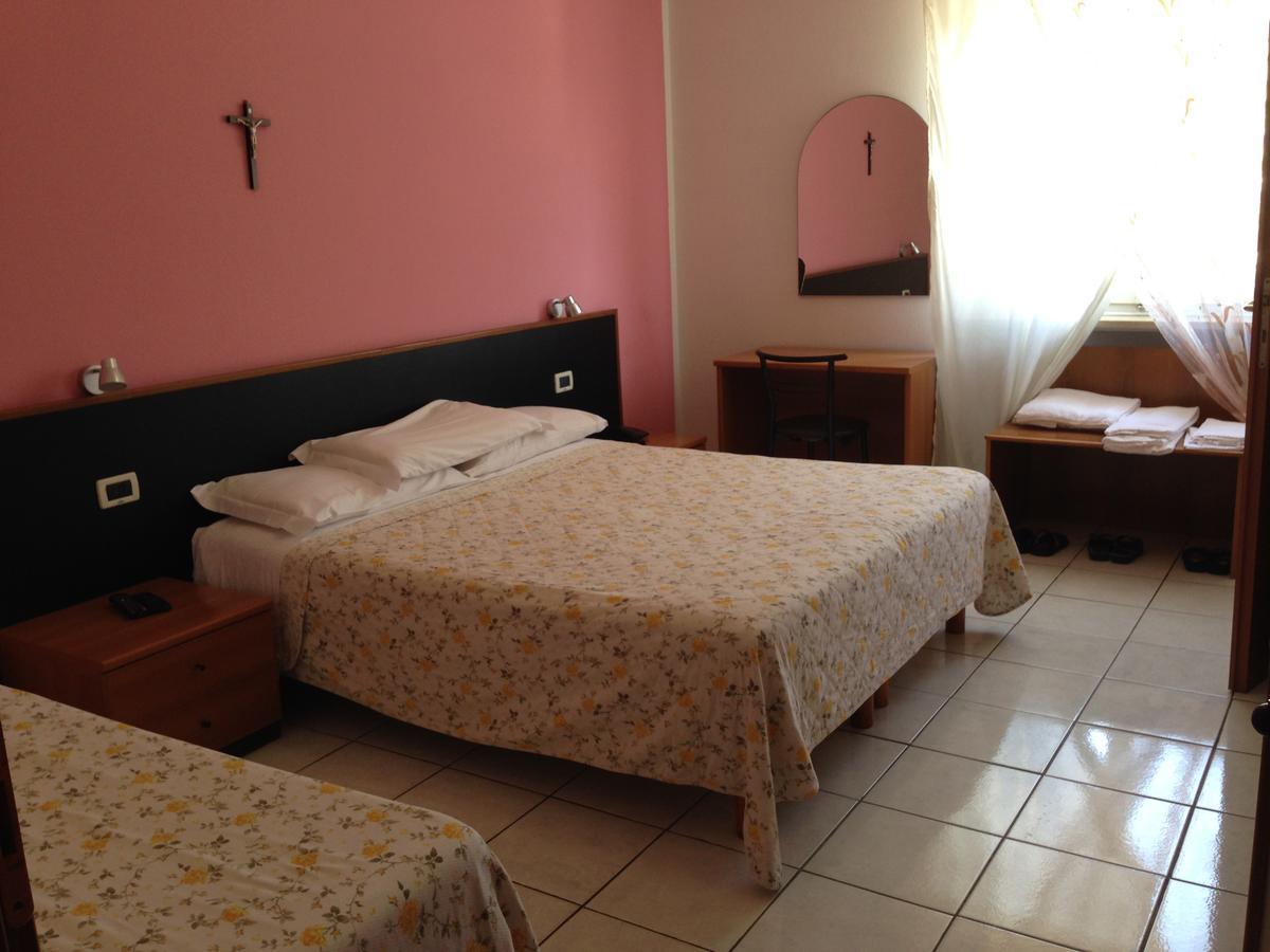 Lo Scoglio Hotel Castelnuovo del Garda Buitenkant foto